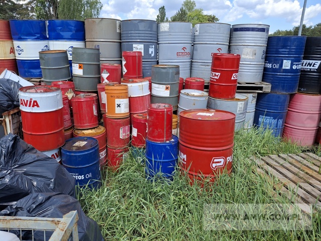 Zużyte opakowania zawierające pozostałości substancji niebezpiecznych lub nimi zanieczyszczone – pakiet zawierający 1 600 kg, w tym: zużyte pojemniki po produktach mps metalowe – 691 kg, plastikowe – 909 kg) /kod odpadu 15 01 10*/ 